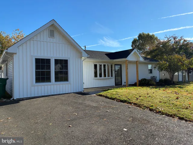 $2,950 | 240 Goldenridge Drive, Levittown, PA 19057