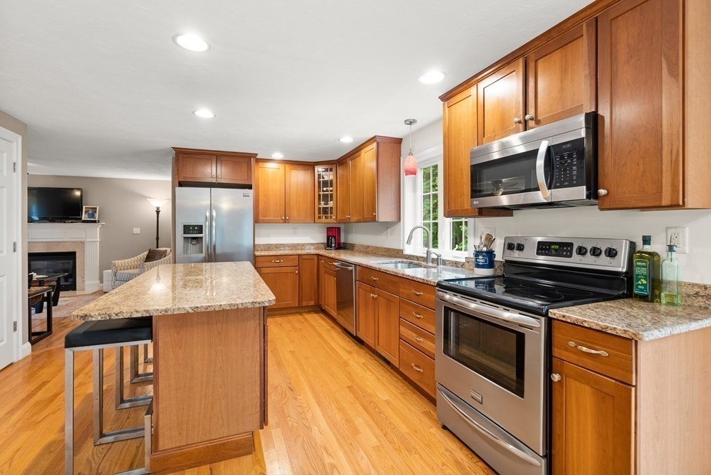 146 Lexington Road Billerica, MA 01821 - Photo 3 of 34