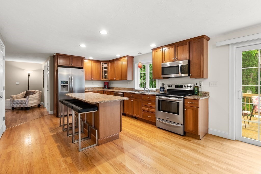 146 Lexington Road Billerica, MA 01821 - Photo 4 of 34
