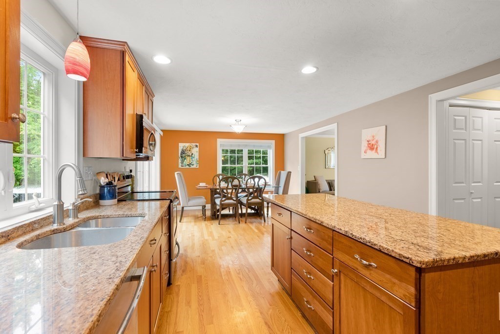 146 Lexington Road Billerica, MA 01821 - Photo 7 of 34
