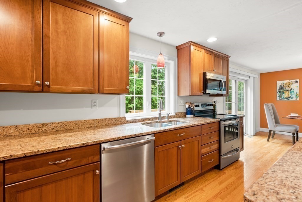 146 Lexington Road Billerica, MA 01821 - Photo 8 of 34