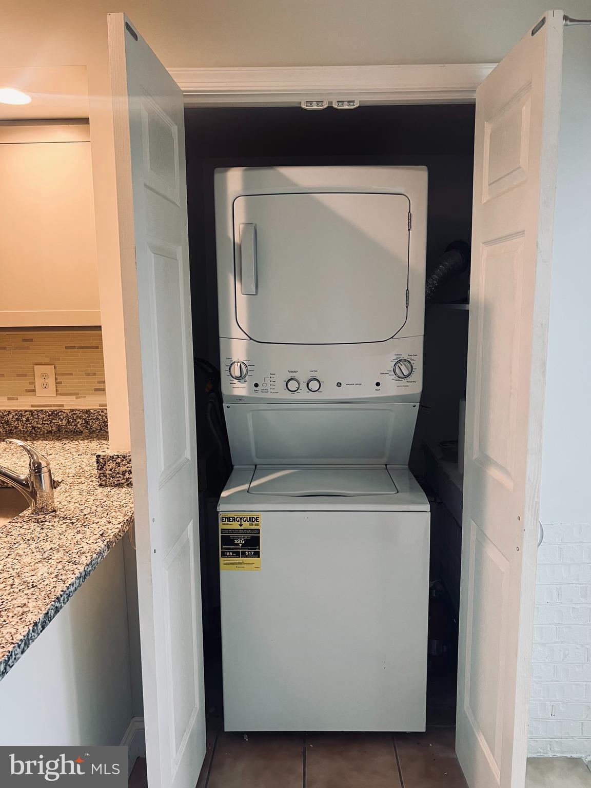 2043 Sue Avenue Baltimore, MD 21221 - Photo 17 of 26 a utility room with dryer and washer