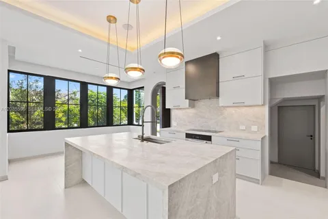 $6,995,000 | 5262 La Gorce Drive, Miami Beach, FL 33140