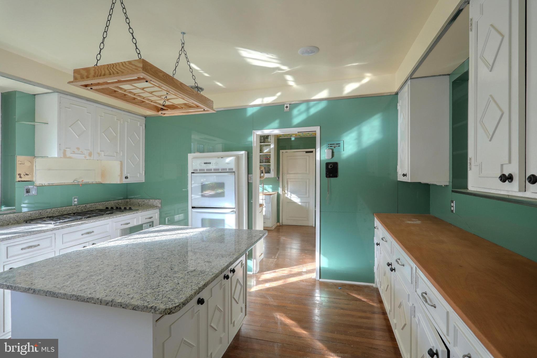 825 Grantley Court York, PA 17403 - Photo 10 of 47 Gallery Image 10