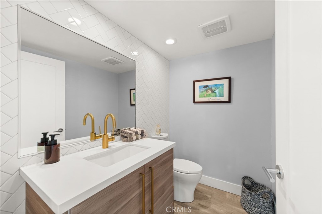 8601 Links Road Buena Park, CA 90621 - Photo 16 of 75 Guest Bathroom