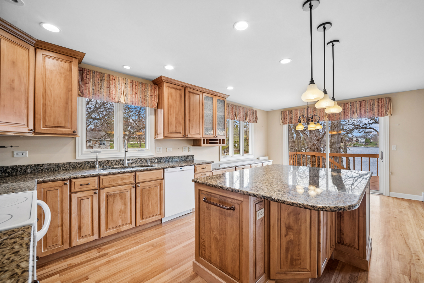 128 Hickory Road Lake In The Hills, IL 60156 - Photo 13 of 40