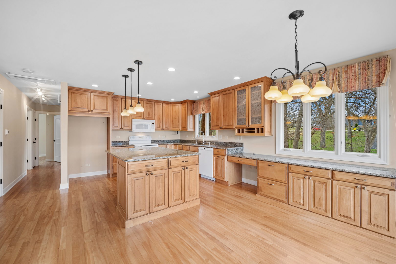 128 Hickory Road Lake In The Hills, IL 60156 - Photo 15 of 40