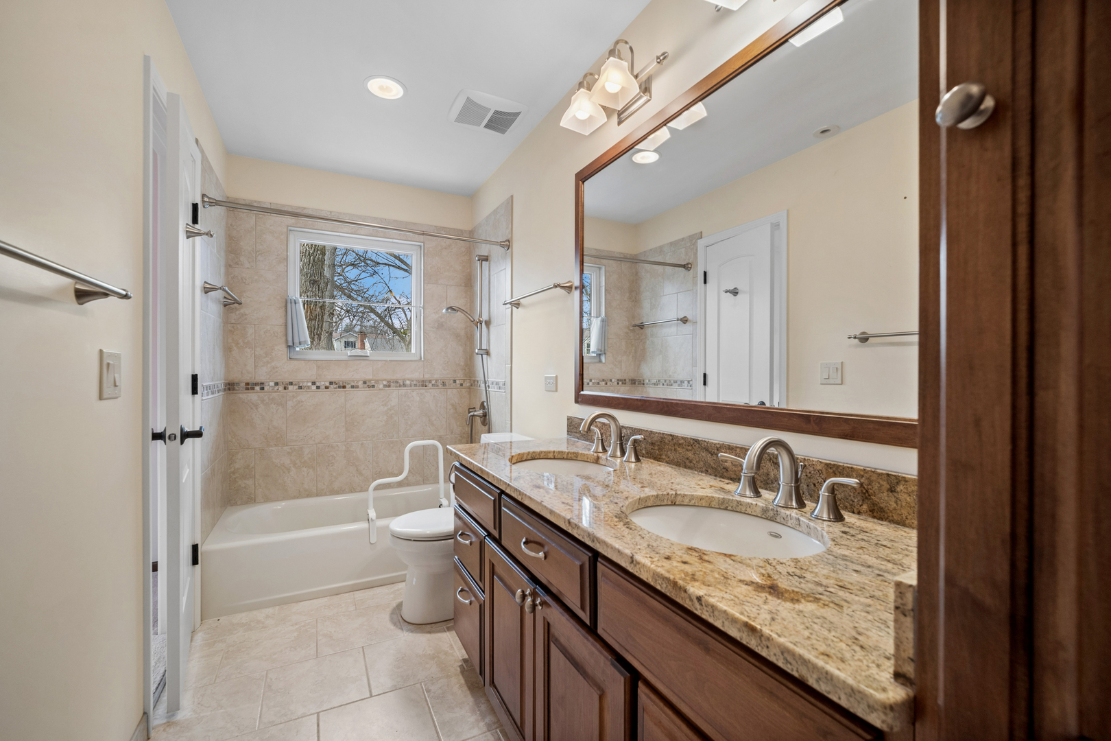 128 Hickory Road Lake In The Hills, IL 60156 - Photo 16 of 40