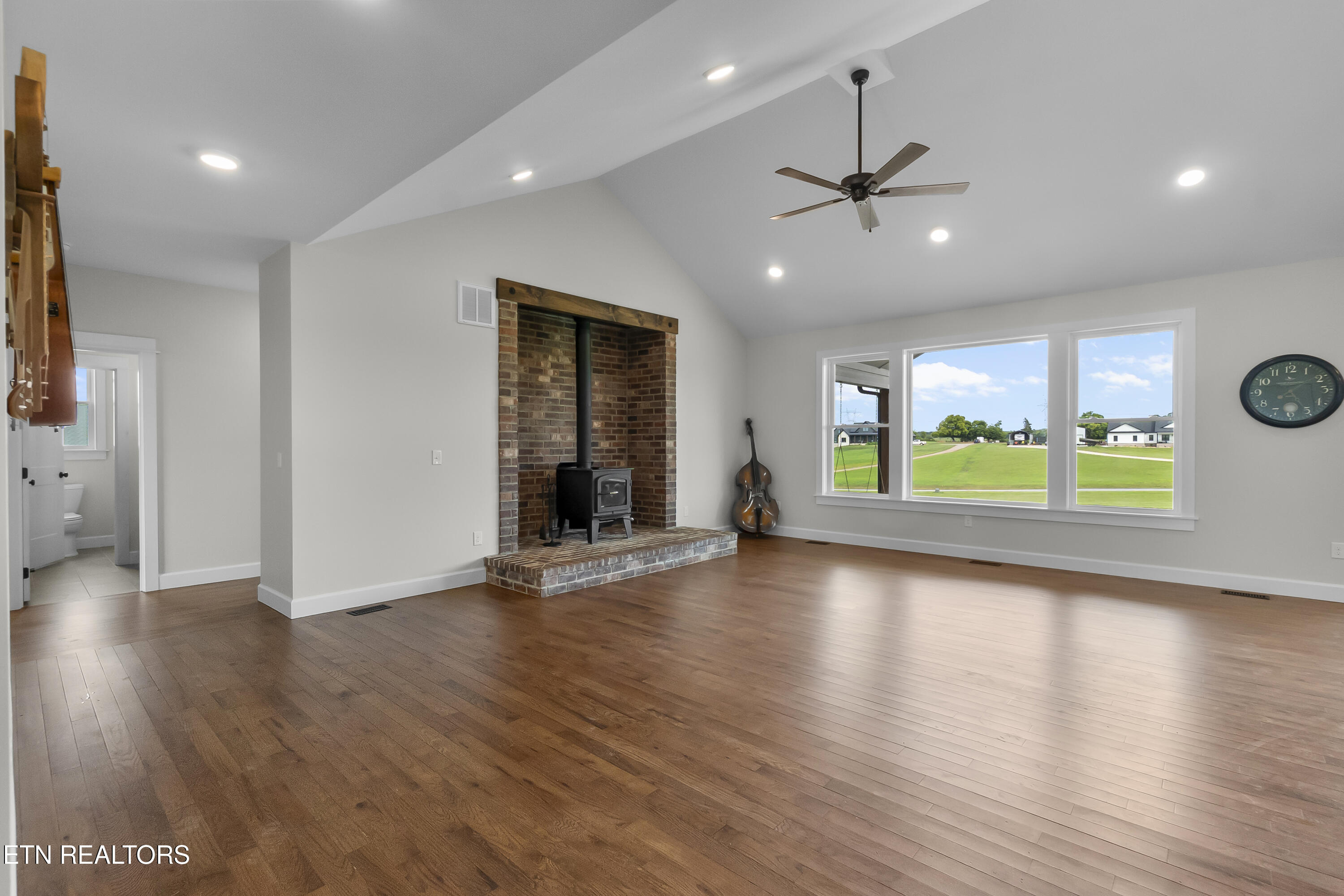 1121 Frogpond Road Friendsville, TN 37737 - Photo 4 of 33 Living Room