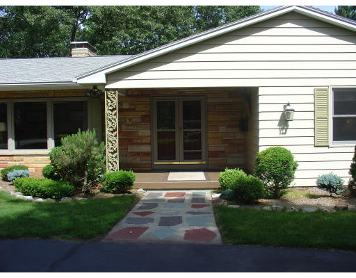 128 Hilltop Road Longmeadow, MA 01106 - Photo 2 of 26 Gallery Image 2
