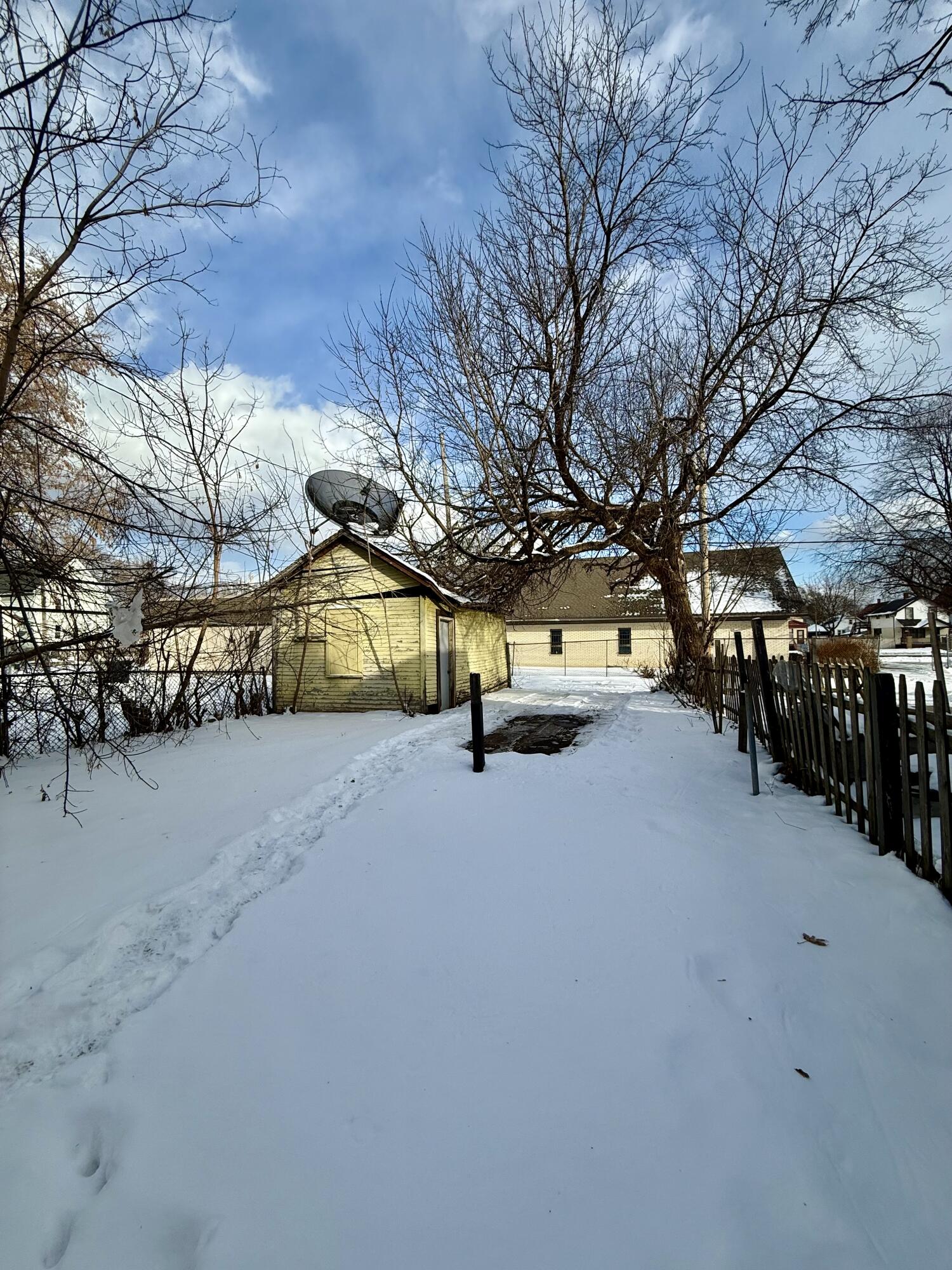 2448 North 28th Street Milwaukee, WI 53210 - Photo 10 of 10 Parking/Garage