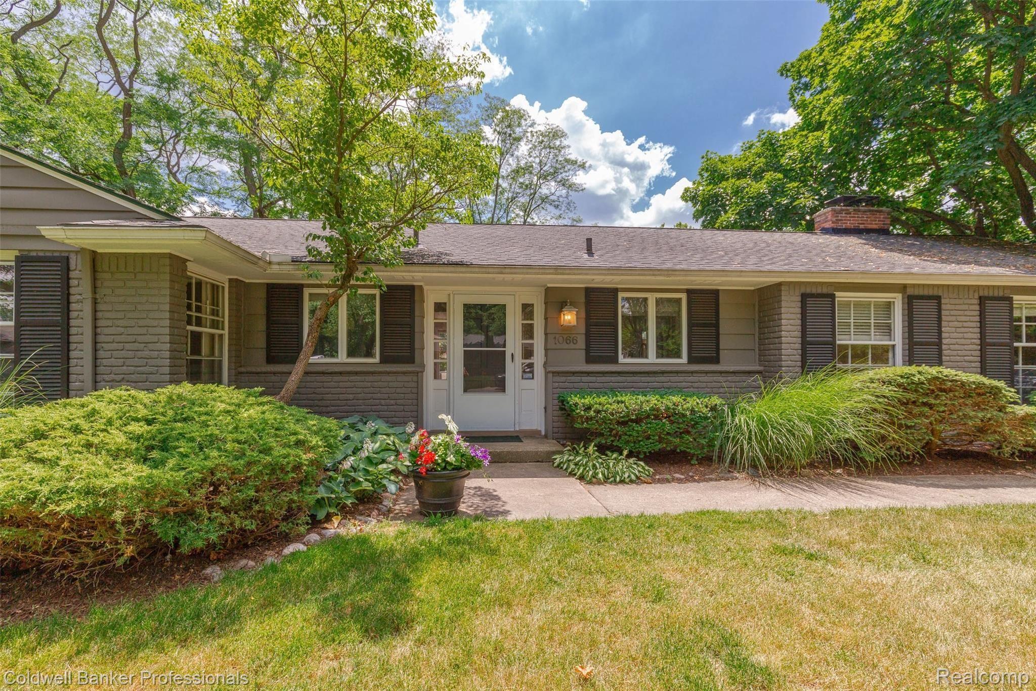 1066 Rock Spring Road Bloomfield Hills, MI 48304 - Photo 1 of 33 592A2782.jpeg