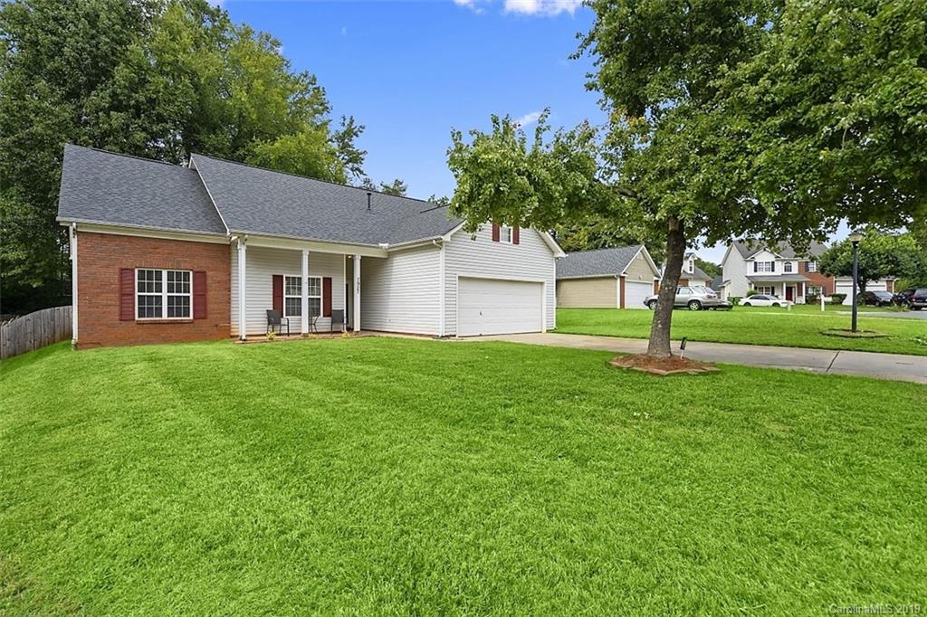 7927 Ebony Road Charlotte, NC 28216 - Photo 3 of 26 Gallery Image 3