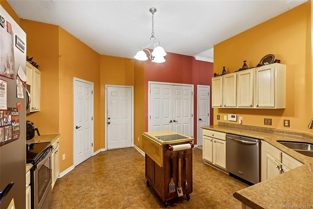 7927 Ebony Road Charlotte, NC 28216 - Photo 4 of 26 Gallery Image 4
