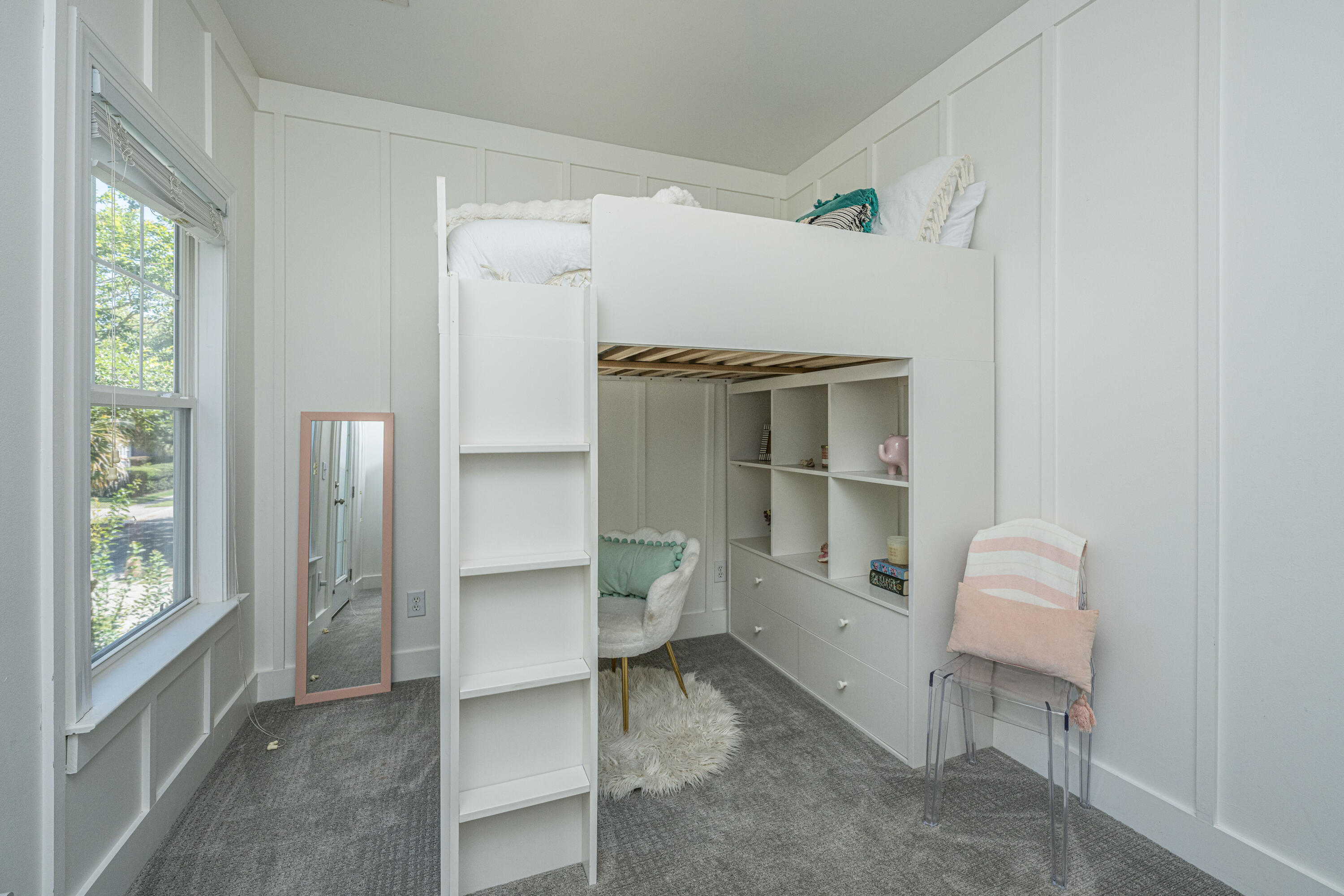 1627 Ellsworth Street Mount Pleasant, SC 29466 - Photo 22 of 34 Primary bedroom