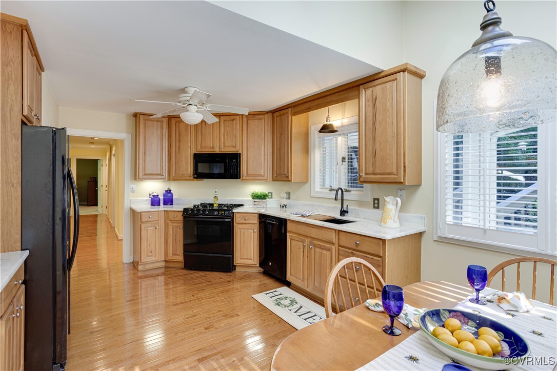 3125 Stony Point Road, Unit D Richmond, VA 23235 - Photo 13 of 33 Kitchen featuring black appliances, light hardwood