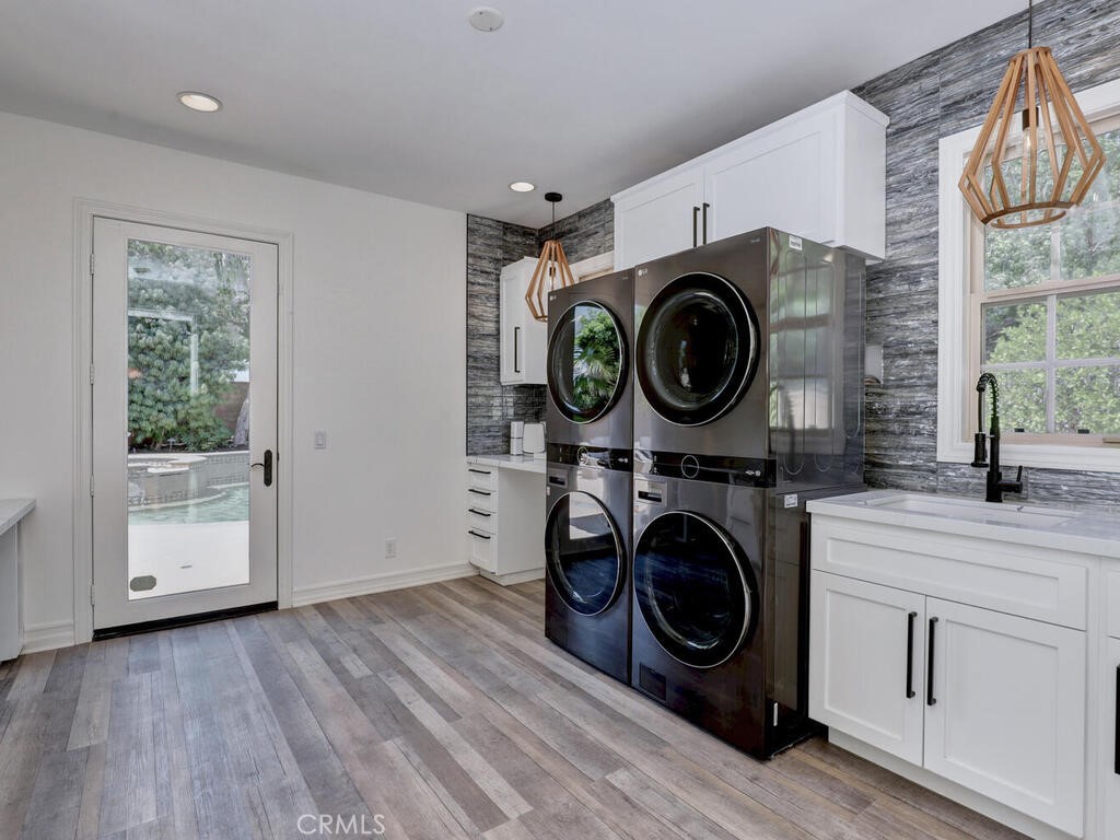 1 Lennox Court Ladera Ranch, CA 92694 - Photo 24 of 68 Fabulous laundry room/utility/mud room is huge.