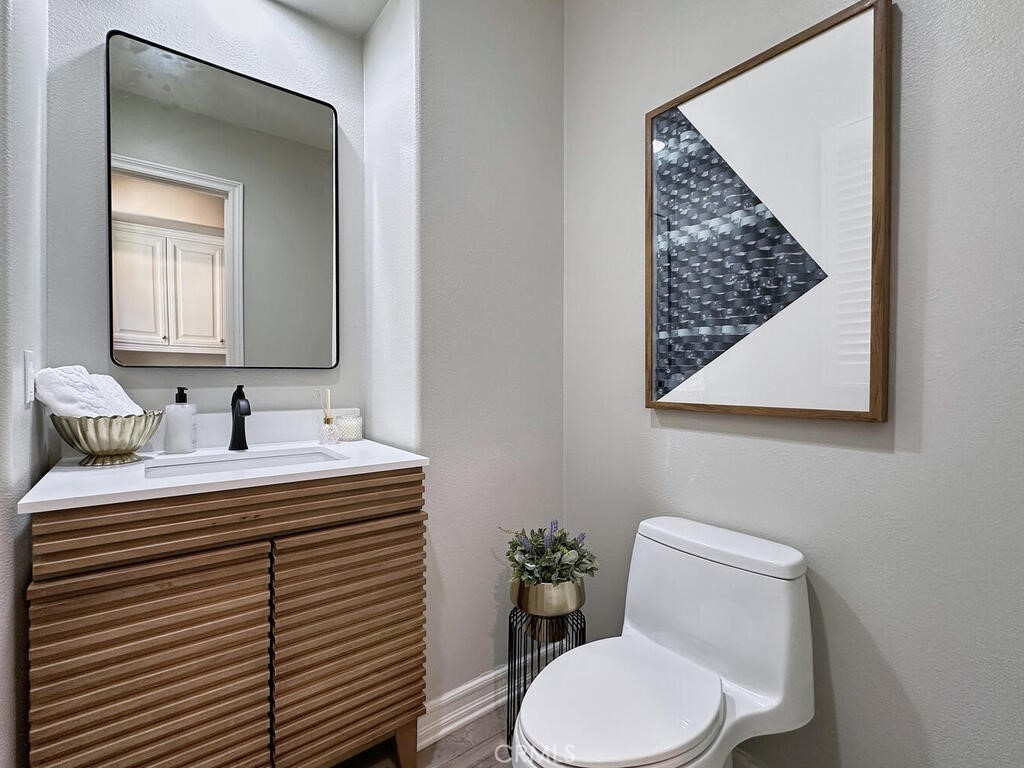 1 Lennox Court Ladera Ranch, CA 92694 - Photo 10 of 68 Guest bath downstairs.