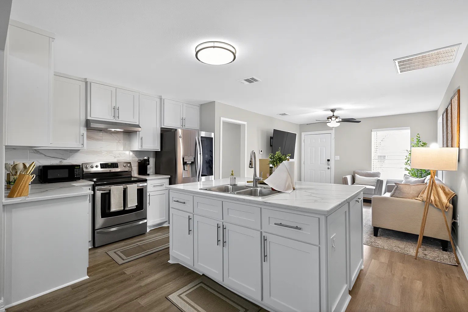 5233 Higgins Street Houston, TX 77033 - Photo 6 of 24 Gallery Image 6