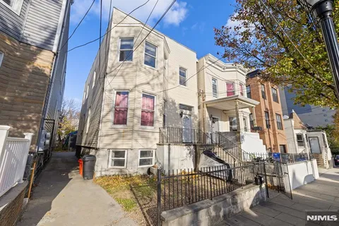 $799,900 | 124 18th Street, Union City, NJ 07087