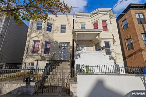 $799,900 | 124 18th Street, Union City, NJ 07087