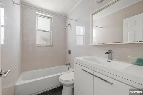 $799,900 | 124 18th Street, Union City, NJ 07087