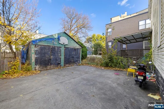 a view of a back yard of the house