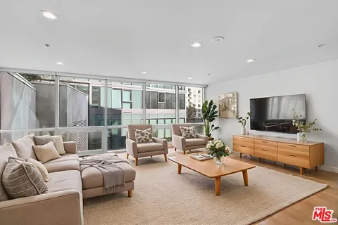 $3,900 | 901 Flower Street, Unit 401, Los Angeles, CA 90015
