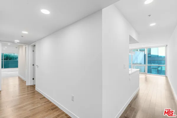 $3,900 | 901 Flower Street, Unit 401, Los Angeles, CA 90015