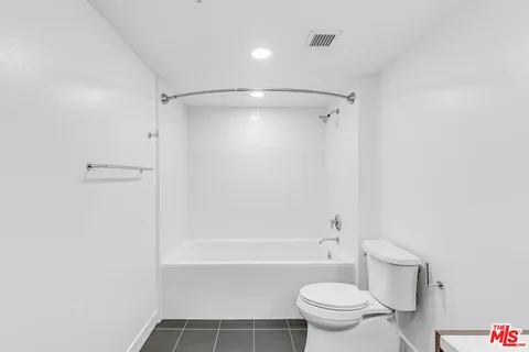$3,900 | 901 Flower Street, Unit 401, Los Angeles, CA 90015