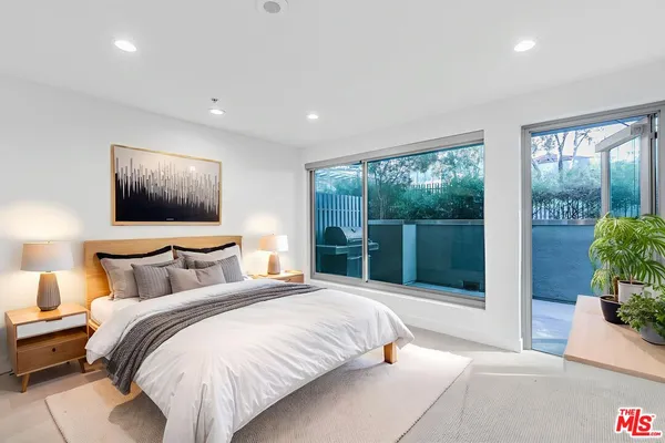 $3,900 | 901 Flower Street, Unit 401, Los Angeles, CA 90015