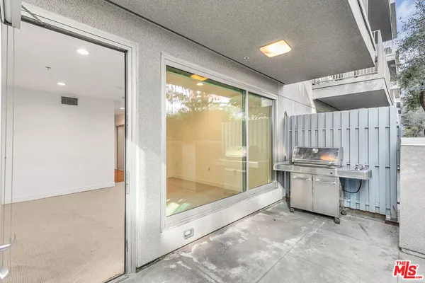 $3,900 | 901 Flower Street, Unit 401, Los Angeles, CA 90015