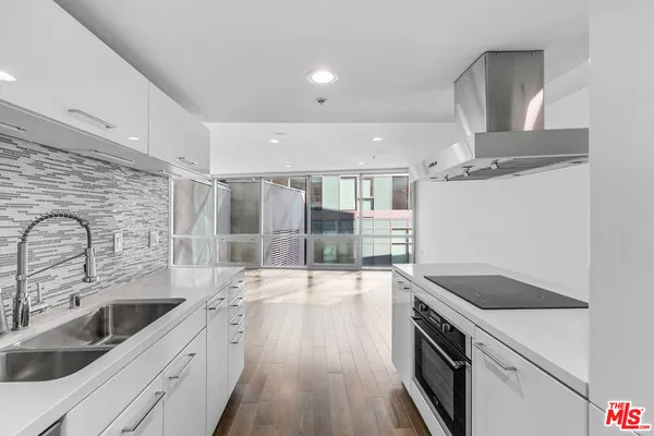 $3,900 | 901 Flower Street, Unit 401, Los Angeles, CA 90015