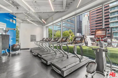$3,900 | 901 Flower Street, Unit 401, Los Angeles, CA 90015