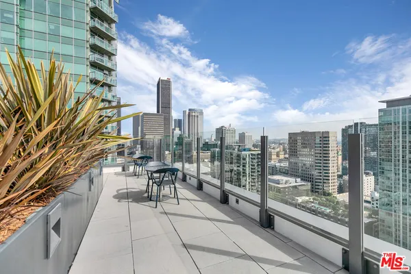 $3,900 | 901 Flower Street, Unit 401, Los Angeles, CA 90015