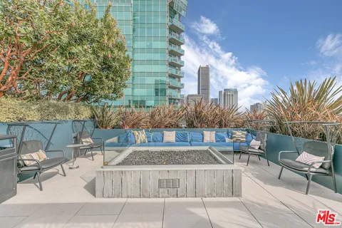$3,900 | 901 Flower Street, Unit 401, Los Angeles, CA 90015