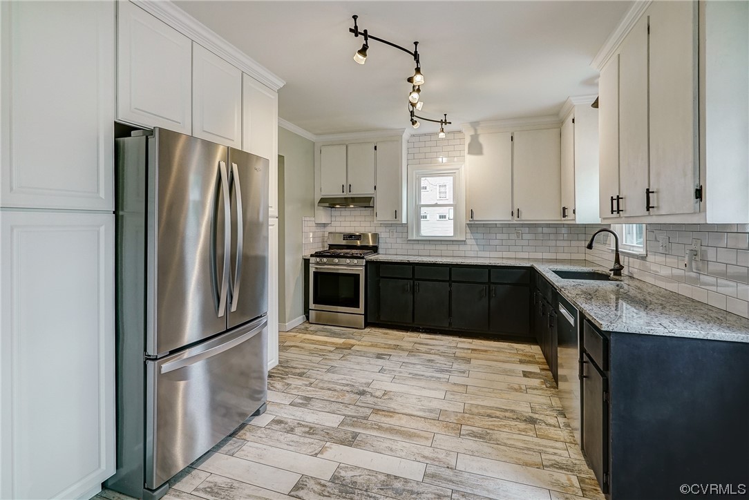 5304 Ditchley Road Richmond, VA 23226 - Photo 11 of 41 a kitchen with stainless steel appliances granite countertop a sink stove and refrigerator