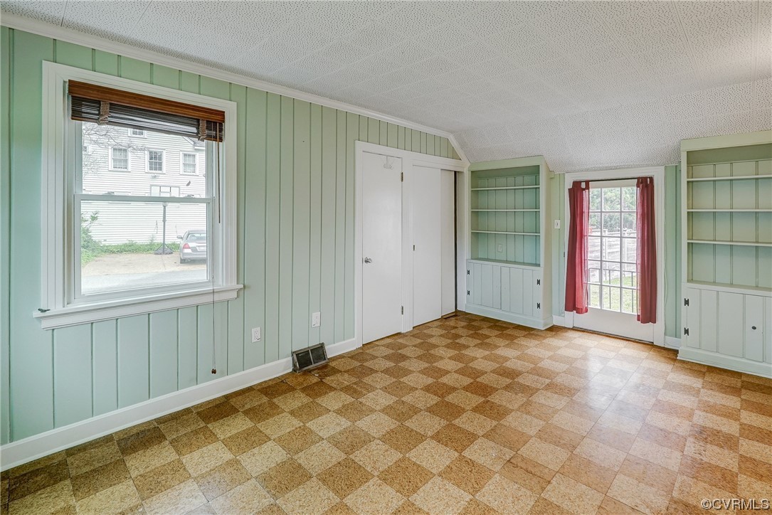 5304 Ditchley Road Richmond, VA 23226 - Photo 17 of 41 an empty room with windows
