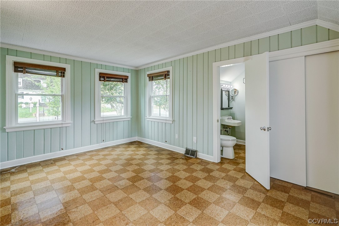 5304 Ditchley Road Richmond, VA 23226 - Photo 19 of 41 a view of an empty room and window