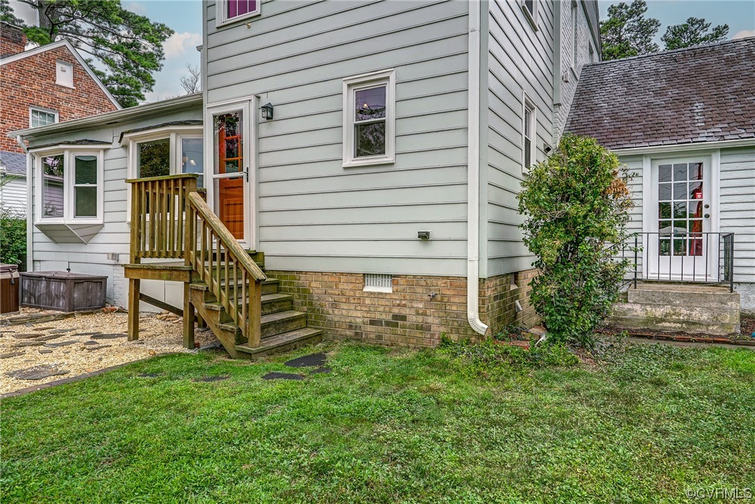 5304 Ditchley Road Richmond, VA 23226 - Photo 31 of 41 a view of a house with backyard and chairs