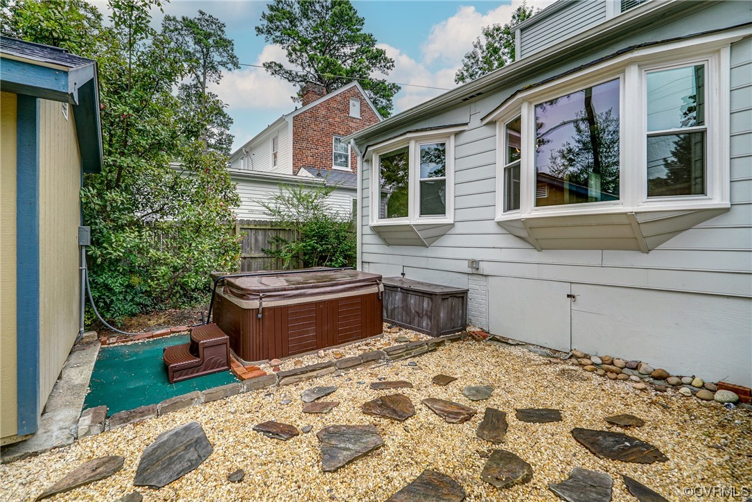 5304 Ditchley Road Richmond, VA 23226 - Photo 32 of 41 a view of a backyard with a sitting area