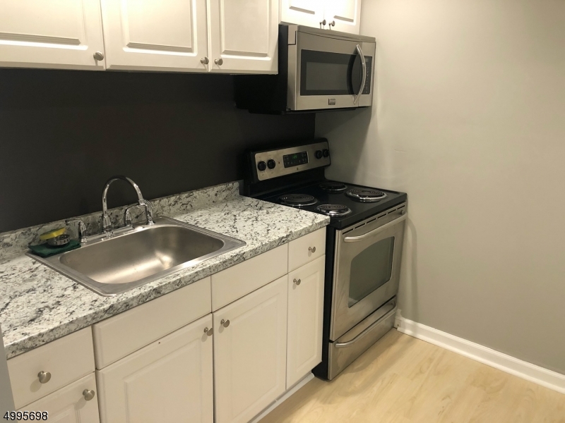 657 Scotland Road, Unit B Orange, NJ 07050 - Photo 1 of 8