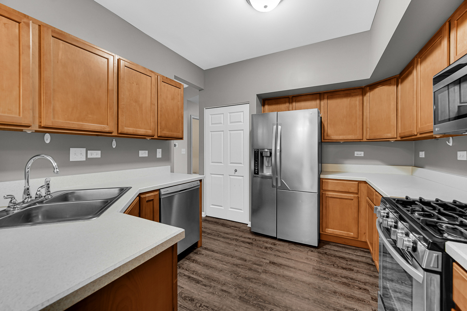 2331 Georgetown Circle Aurora, IL 60503 - Photo 6 of 20 a kitchen with stainless steel appliances a refrigerator a sink a stove and cabinets