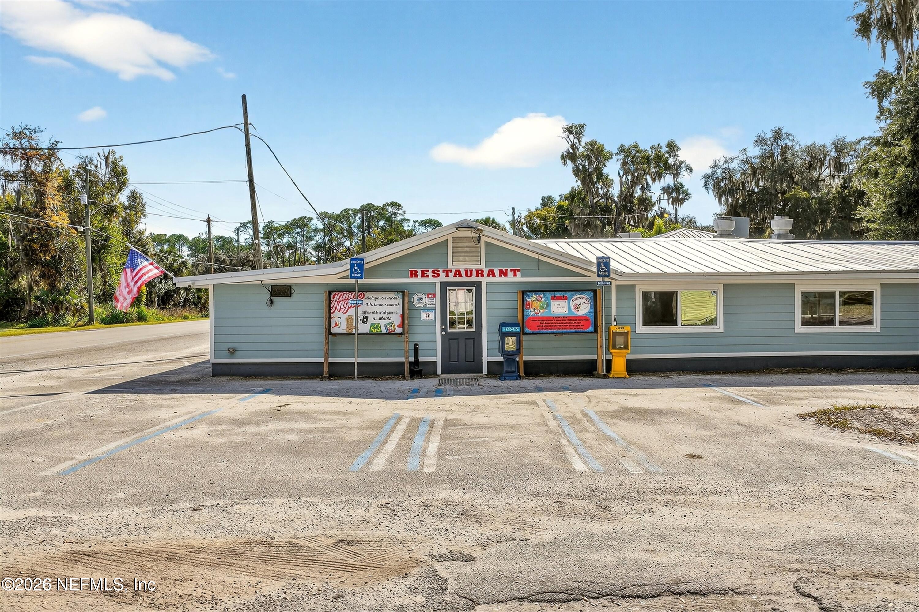 201 Oak Street Welaka, FL 32193 - Photo 29 of 115 a front view of a house with a yard