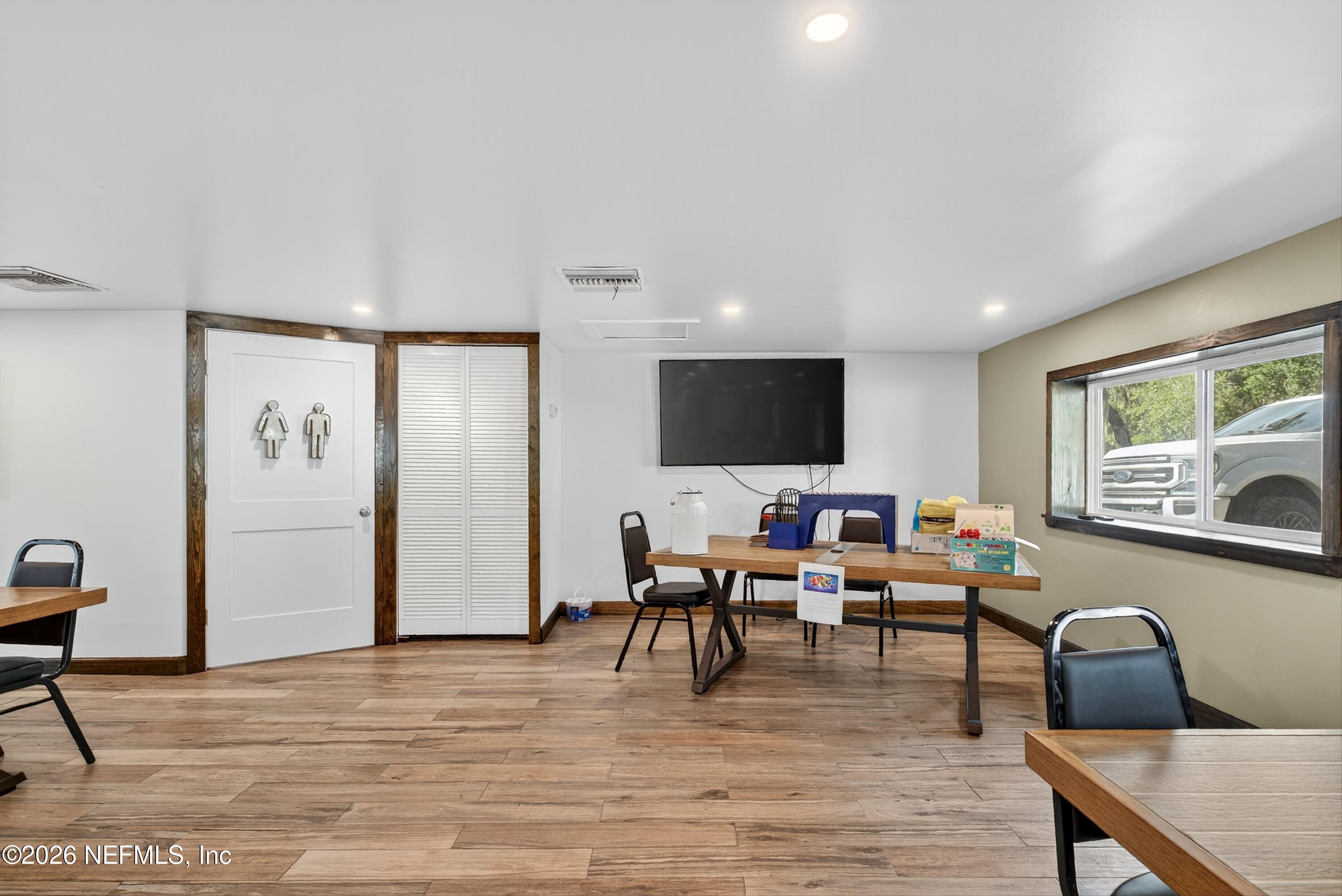 201 Oak Street Welaka, FL 32193 - Photo 45 of 115 a living room with furniture and a flat screen tv