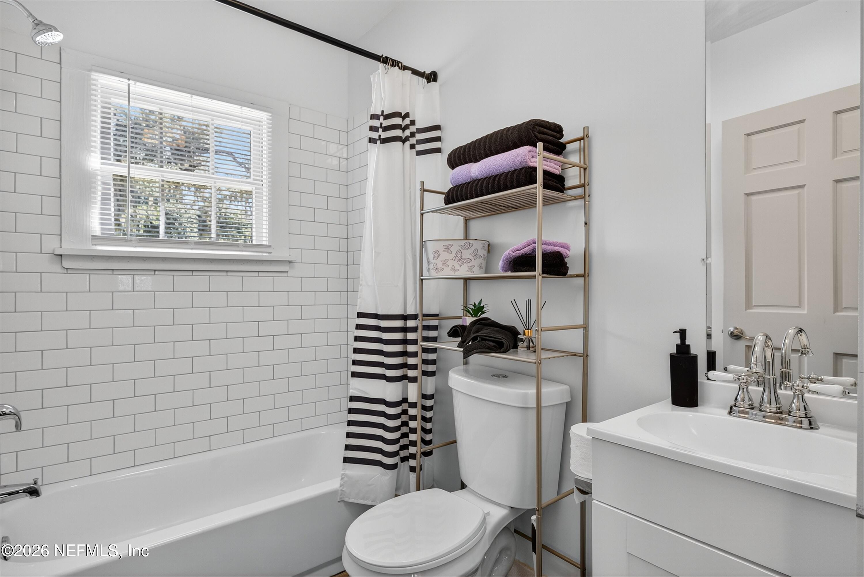 201 Oak Street Welaka, FL 32193 - Photo 8 of 115 a bathroom with a sink toilet and shower