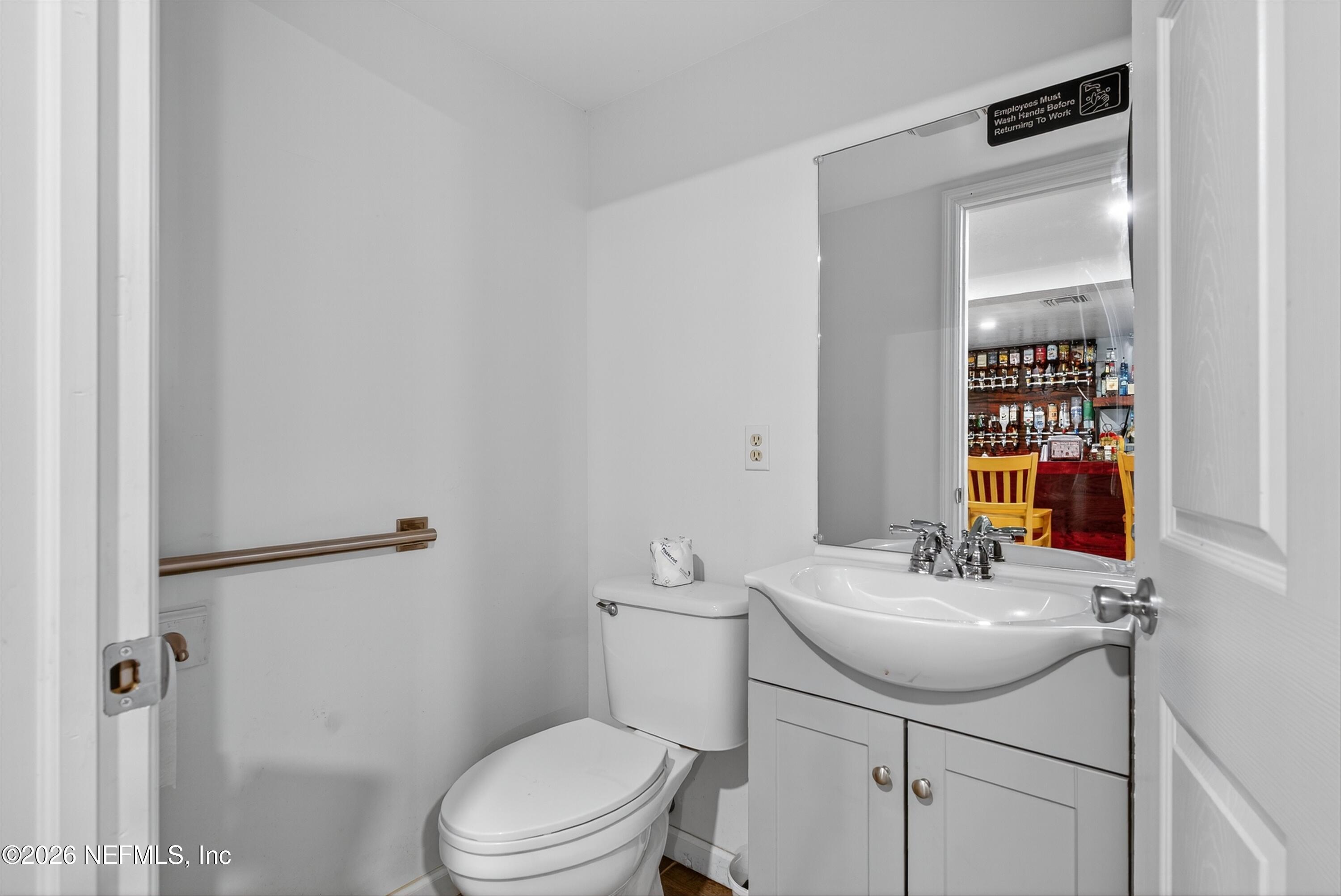 201 Oak Street Welaka, FL 32193 - Photo 81 of 115 a bathroom with a sink toilet and mirror