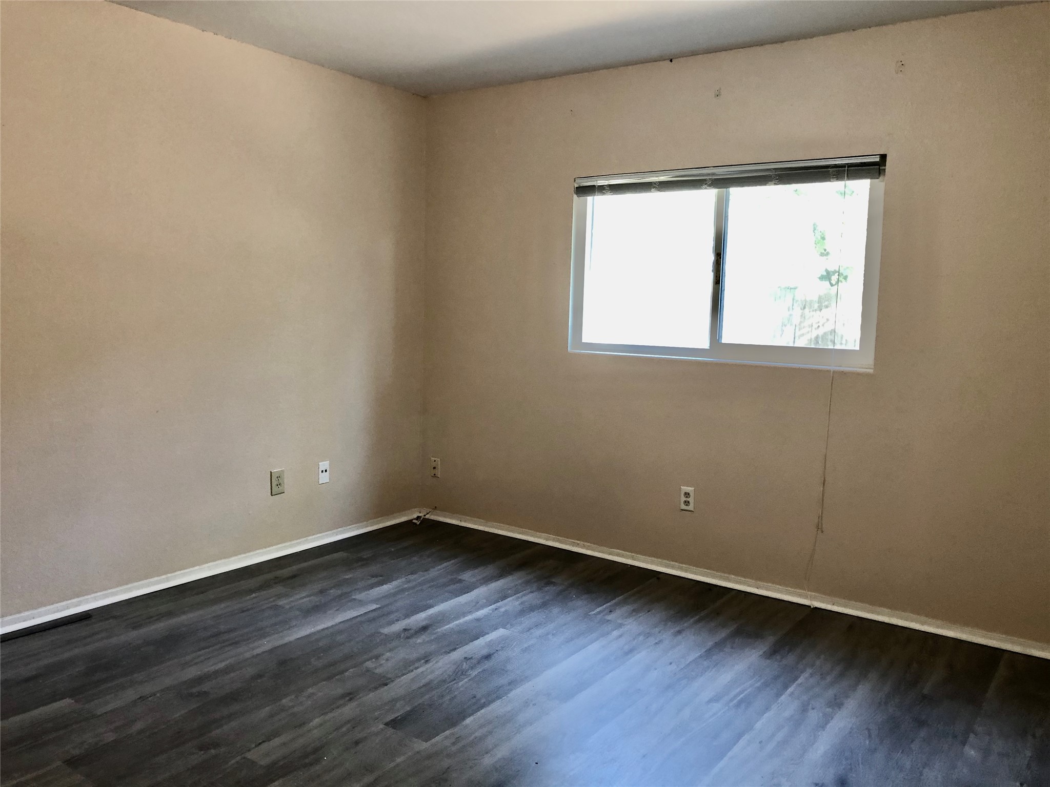 718 Decker Prairie Drive Austin, TX 78748 - Photo 12 of 22 Spare room with dark wood-style floors and baseboards