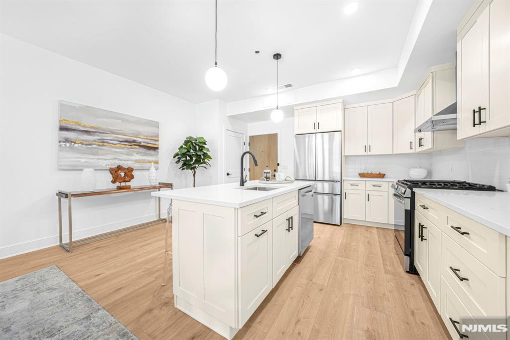 201 Encampment Court, Unit 201 Towaco, NJ 07082 - Photo 3 of 40