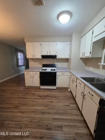 $1,700 | 463 Oak Grove Avenue, Gulfport, MS 39507